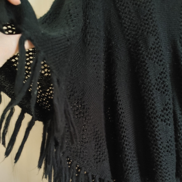 Jack BB Dakota Black Knit Poncho - Picture 6 of 14